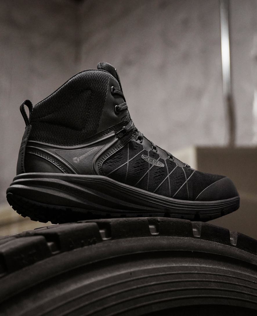 Keen Outlet | Women's Vista Energy Mid INT MET (Carbon Toe) Black/Raven