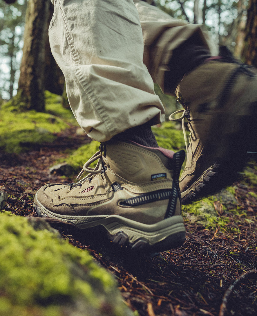 Keen Online | Women's Targhee IV Waterproof Hiking Boot Coyote/Peach Fuzz