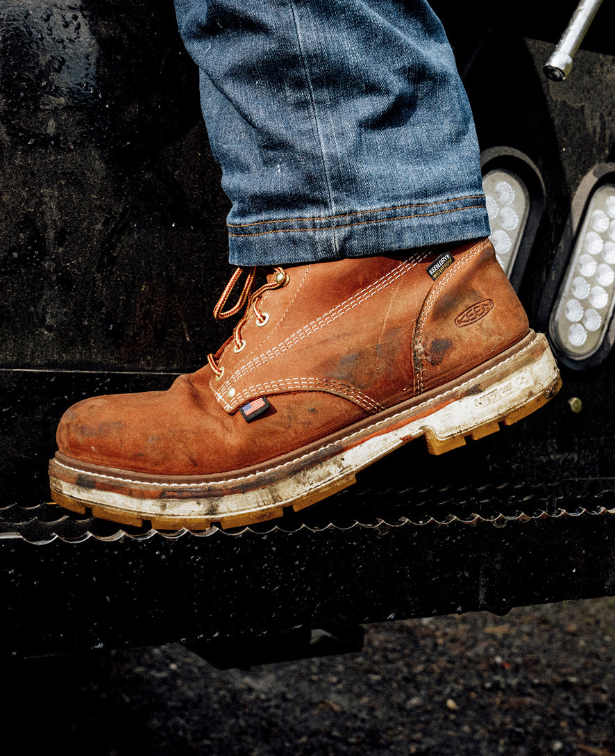 Keen US | Men's Liberty 6" Waterproof 90° Heel Boot (Carbon Toe) Bombay Brown/Gum