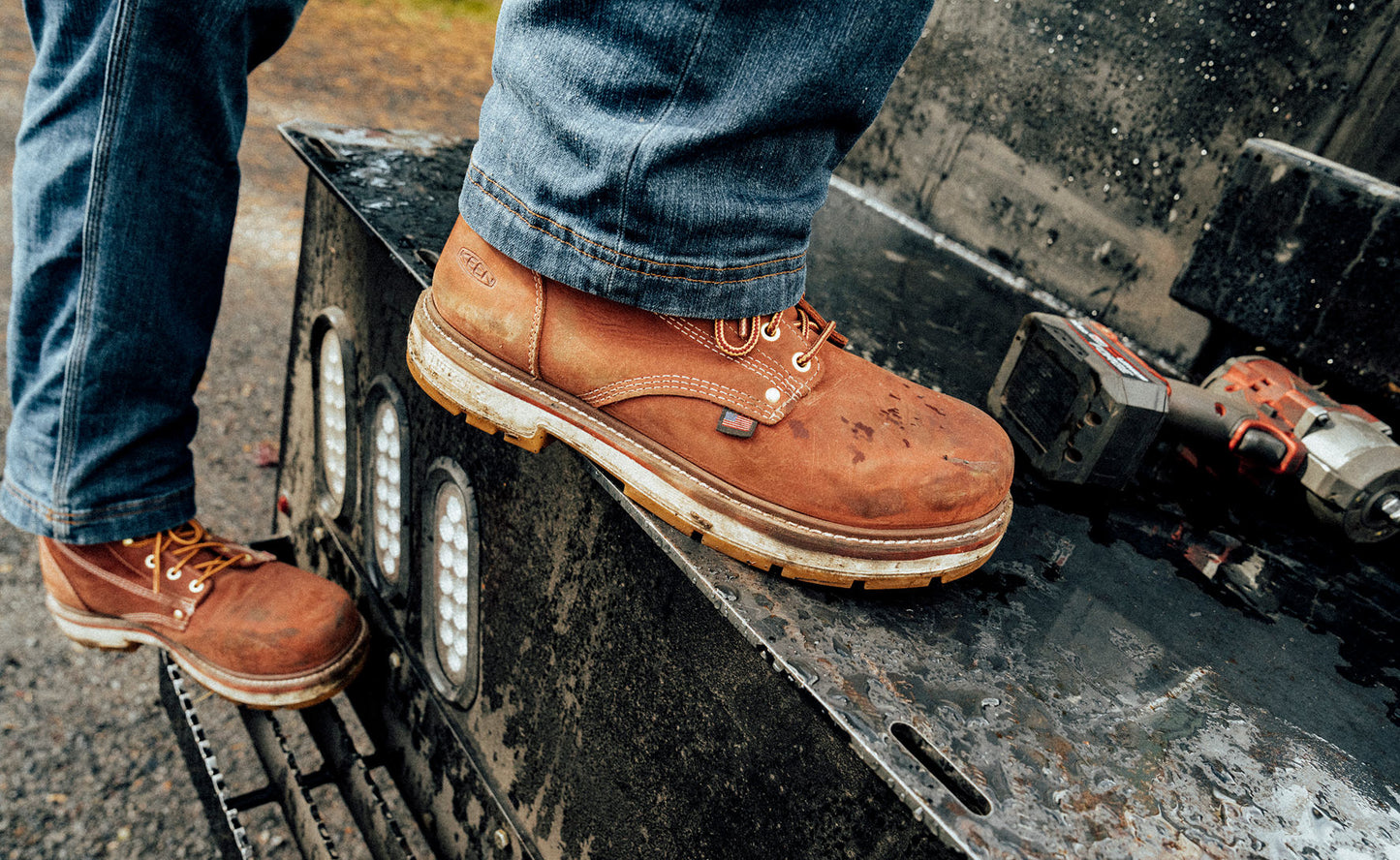 Keen Near Me | Men's Liberty 6" Waterproof 90° Heel Boot (Soft Toe) Bombay Brown/Gum