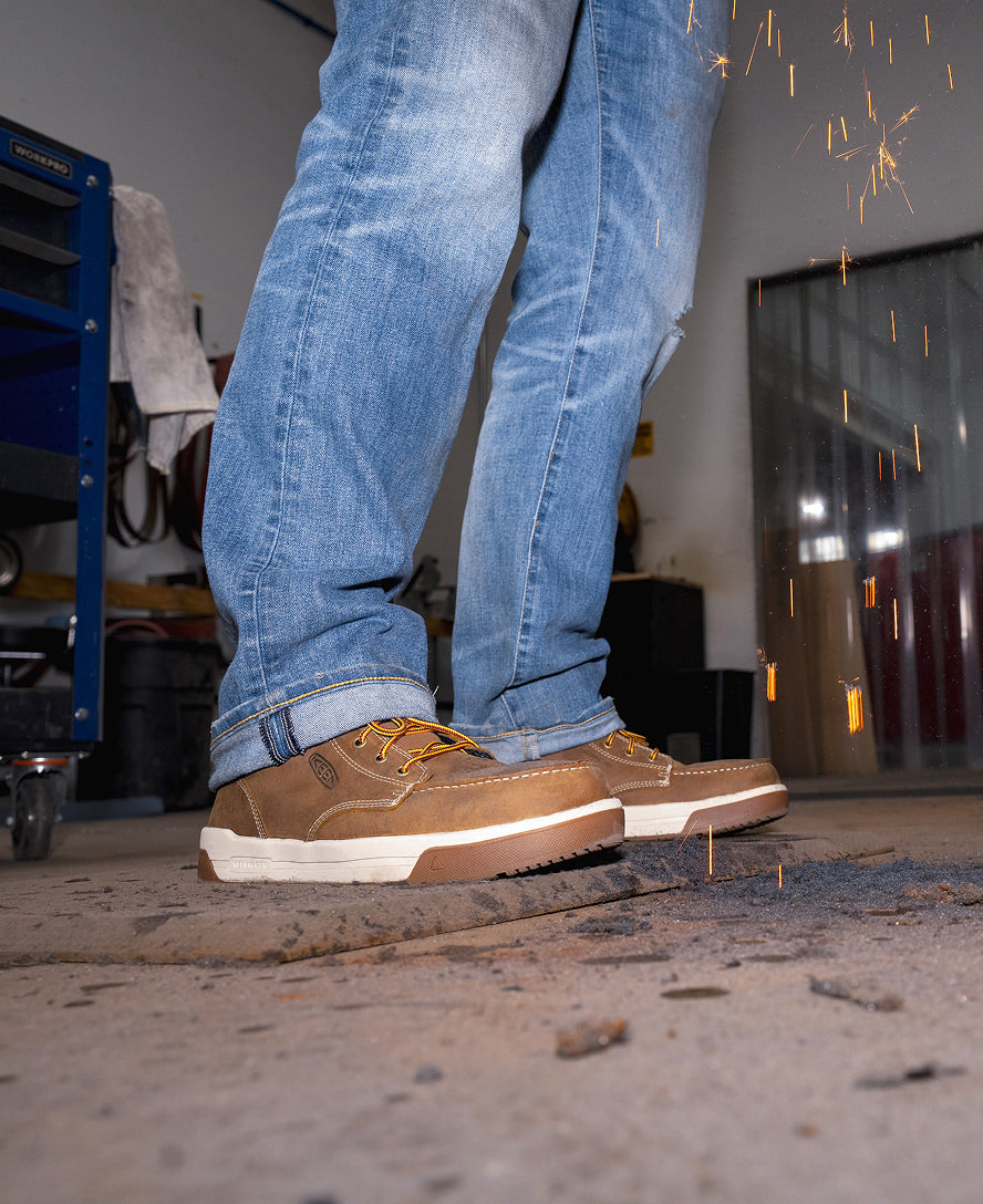Keen | Men's Gibson Waterproof Work Boot (Carbon Toe) Cascade Brown/Gum