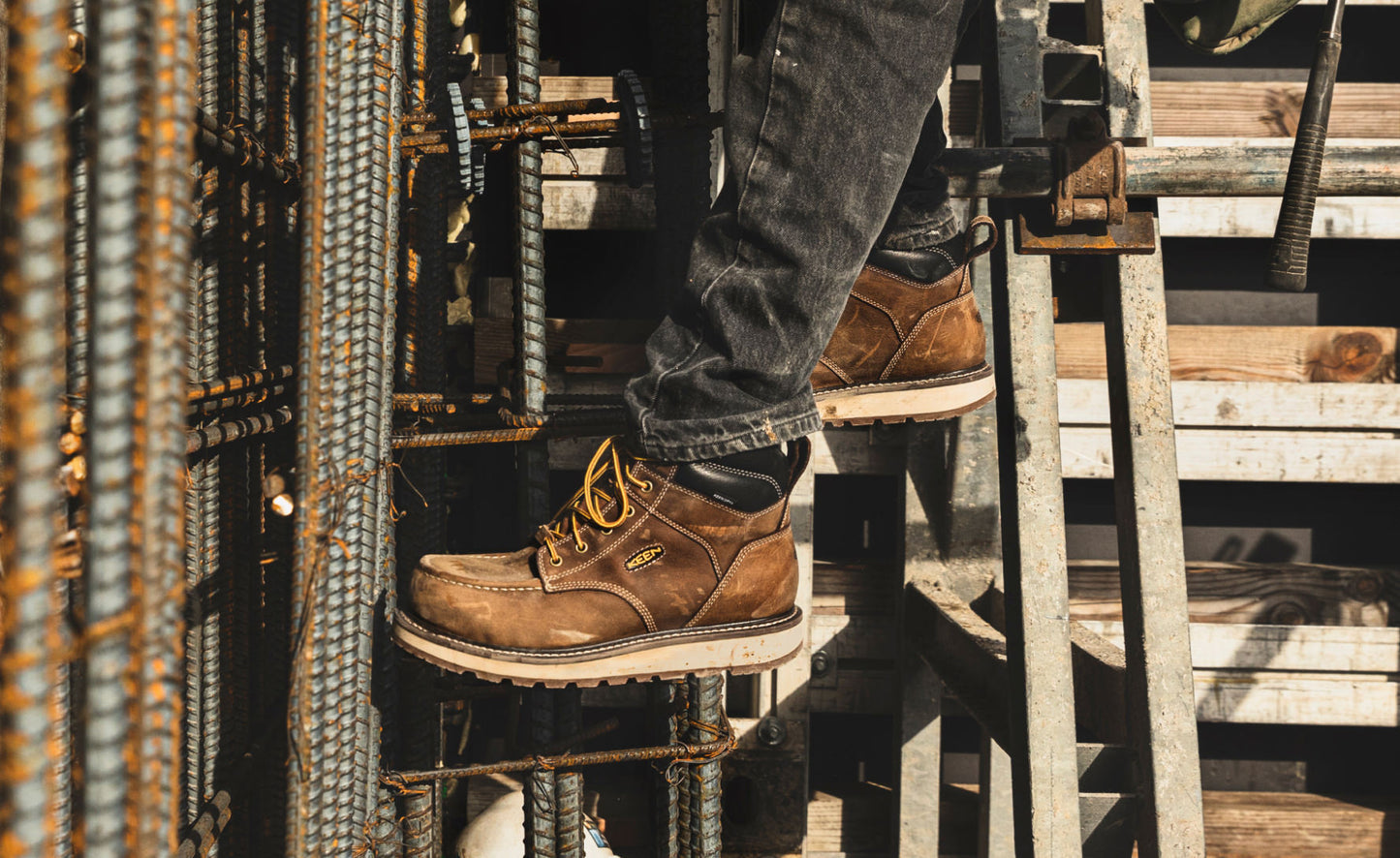 Keen US | Men's Cincinnati 6" Waterproof Boot (Carbon Toe) Belgian/Sandshell