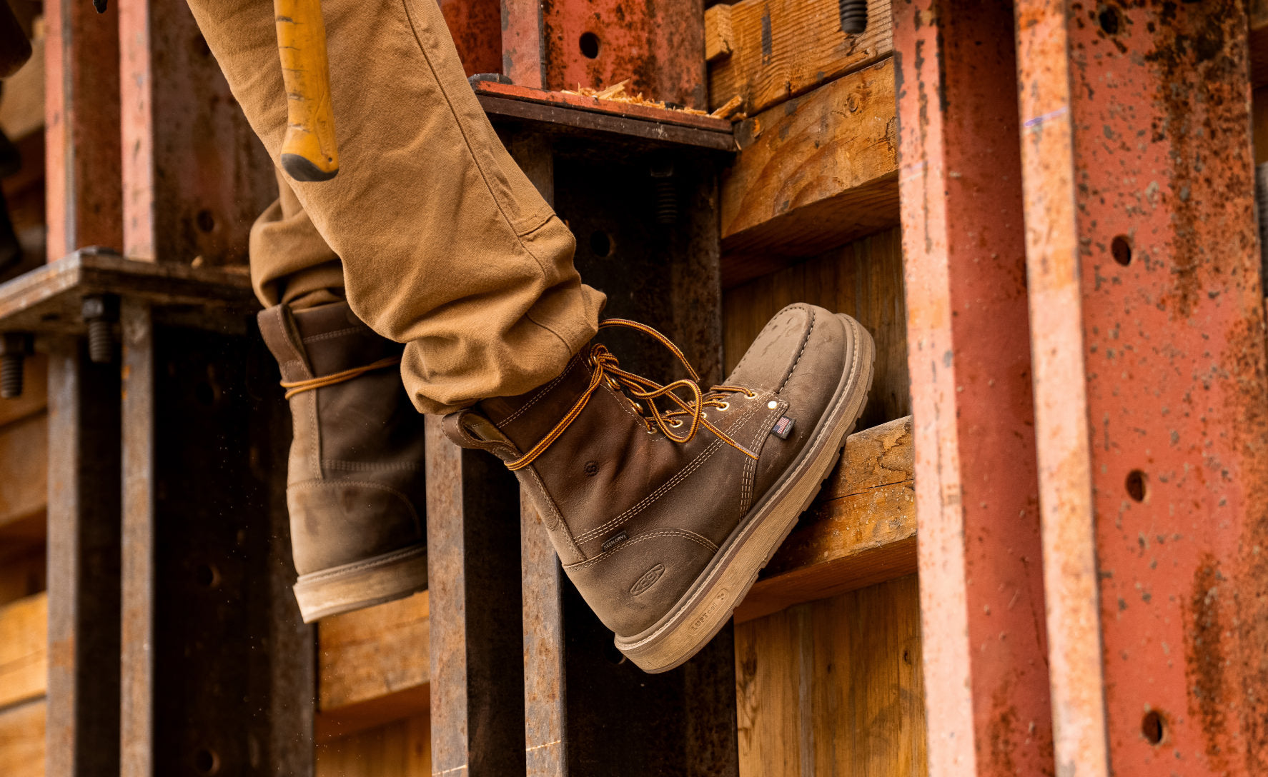 Keen US | Men's Liberty 8" Waterproof Boot (Carbon Toe) Chestnut/Gum