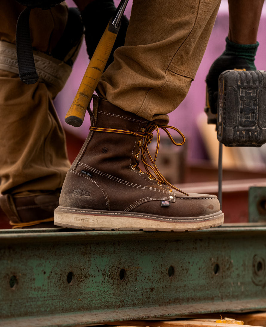 Keen US | Men's Liberty 8" Waterproof Boot (Carbon Toe) Chestnut/Gum