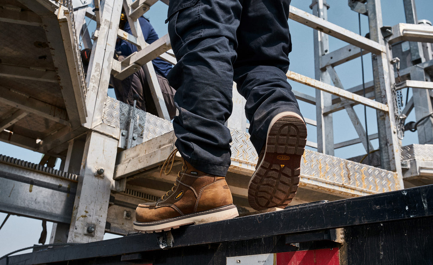 Keen New | Men's Cincinnati 8" Waterproof 90° Heel Boot (Carbon Toe) Belgian/Sandshell