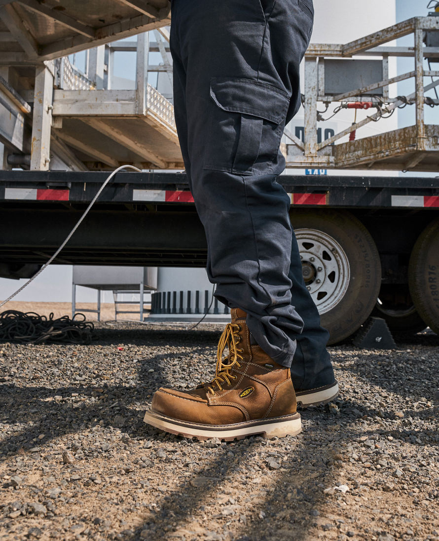 Keen New | Men's Cincinnati 8" Waterproof 90° Heel Boot (Carbon Toe) Belgian/Sandshell