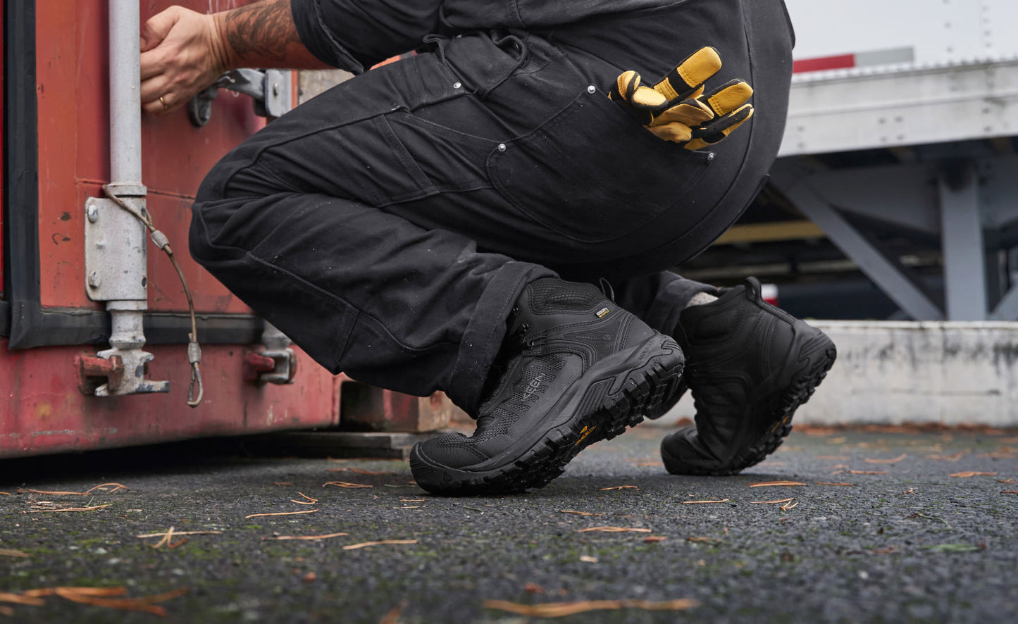 Keen | Men's Reno Waterproof Mid (Soft Toe) Black/Black