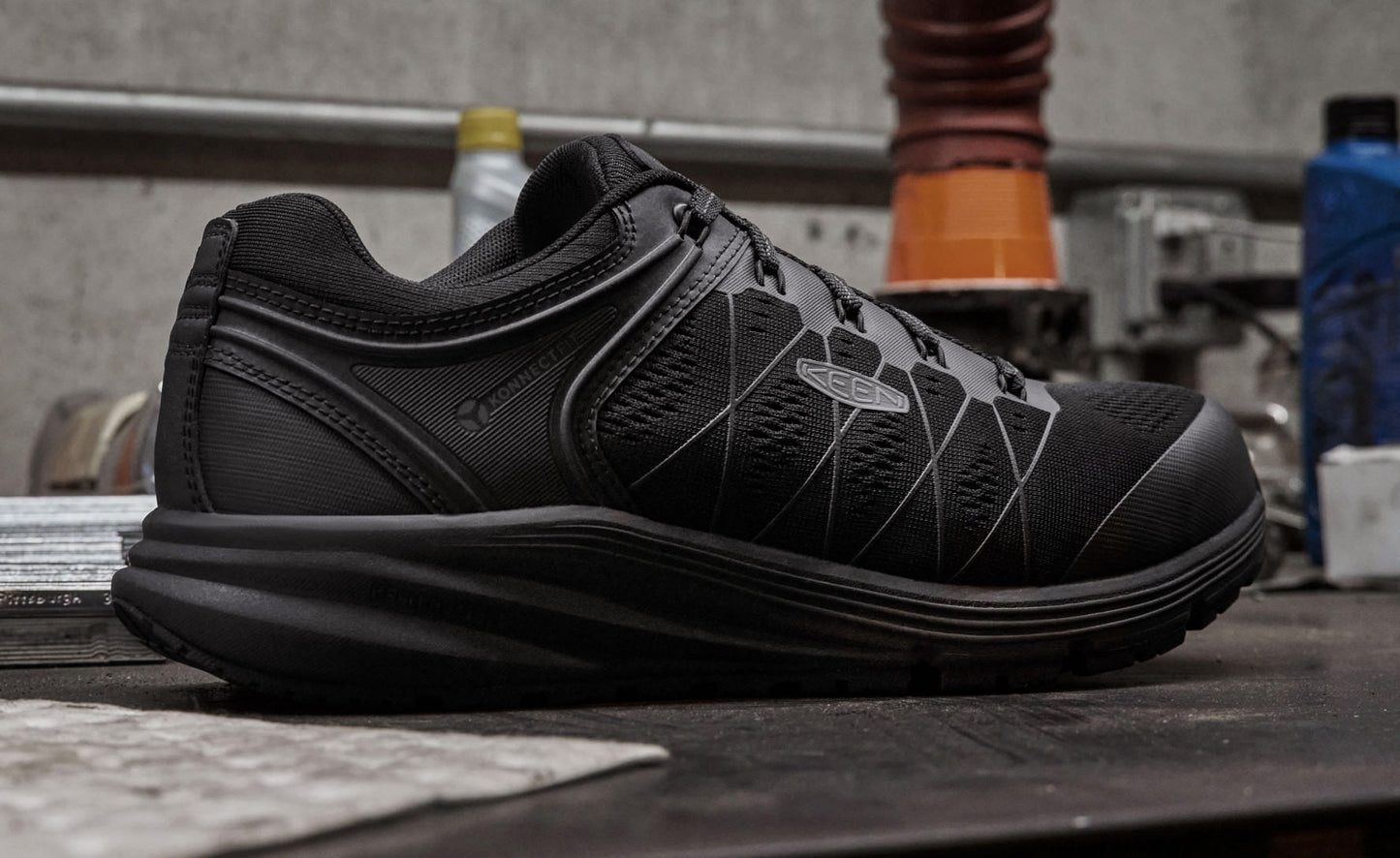 Keen Online | Men's Vista Energy (Carbon Toe) Black/Raven