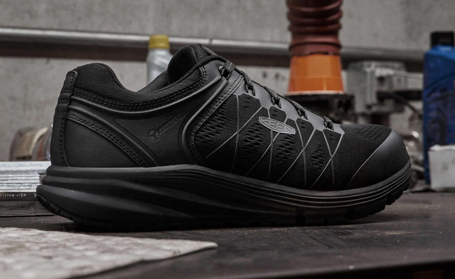 Keen Online | Men's Vista Energy (Carbon Toe) Black/Raven