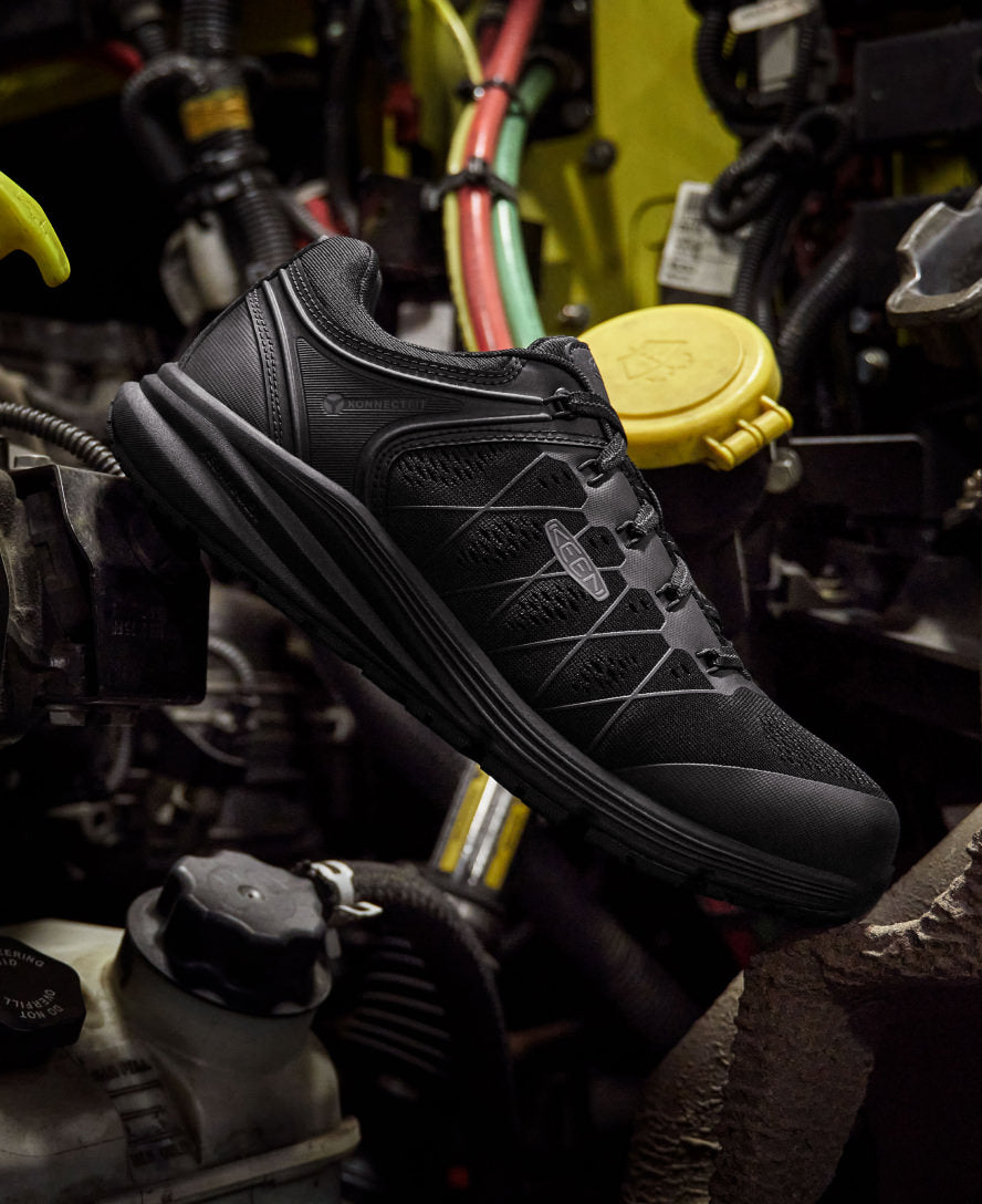 Keen Online | Men's Vista Energy (Carbon Toe) Black/Raven