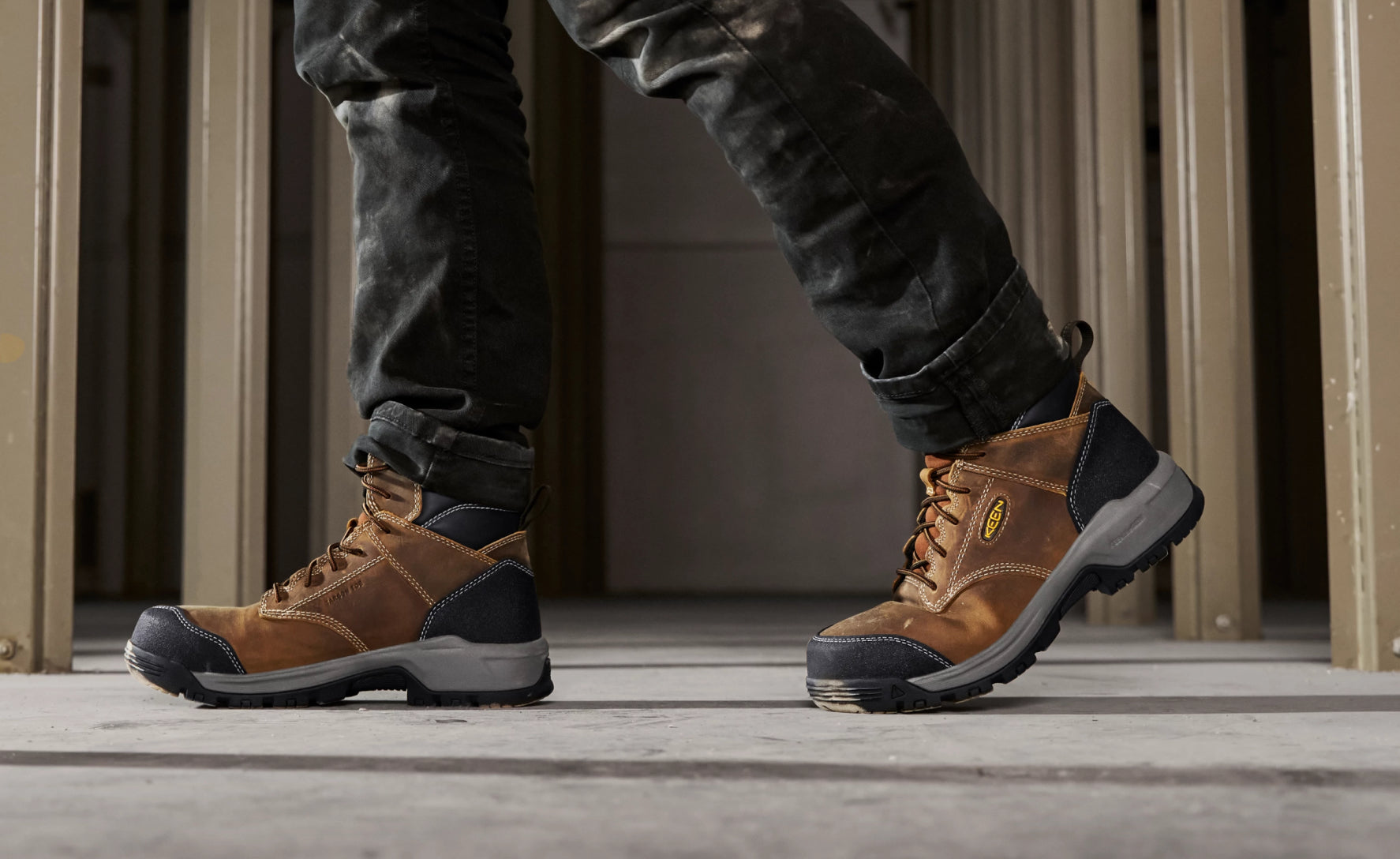 Keen On sale | Men's Evanston 6" ESD Boot (Carbon Toe) Bison/Black