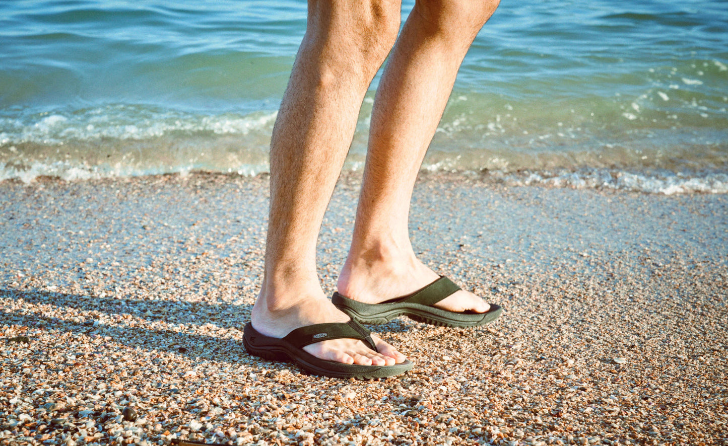 Keen Outlet | Men's Kona Leather Flip-Flop Java/Dark Earth