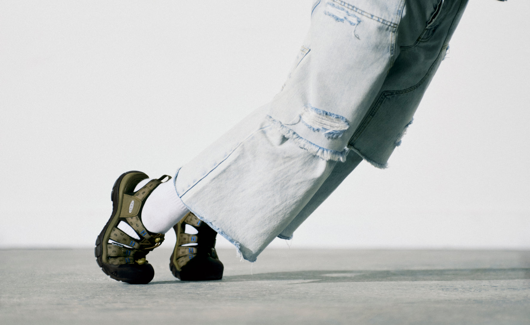 Keen Online | Men's Newport Retro Sandal x Études Studio Etudes Olive