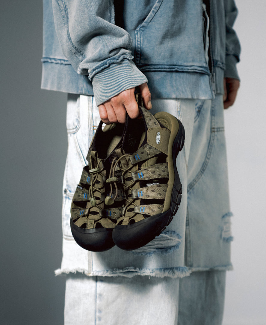 Keen Online | Men's Newport Retro Sandal x Études Studio Etudes Olive
