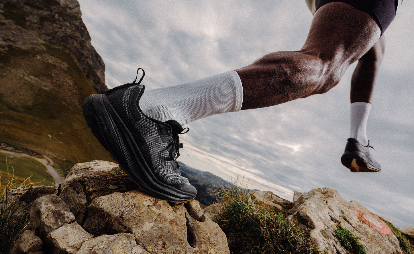 Keen New | Men's Roam Trail Running Shoe Magnet/Burnt Brick