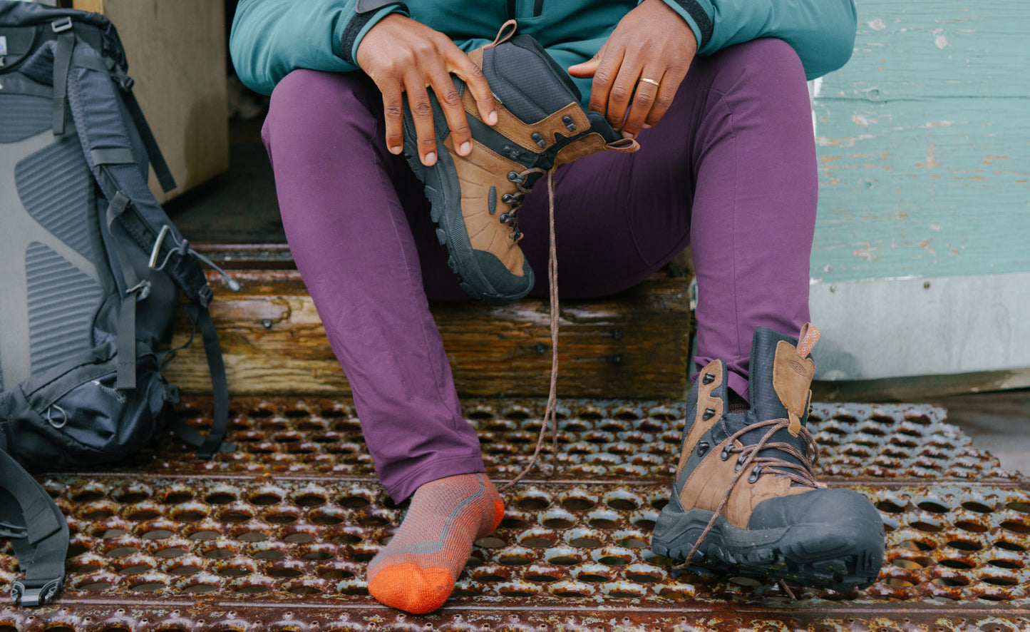 Keen Near Me | Men's Revel IV Polar Waterproof Boot Black/Lemon Curry