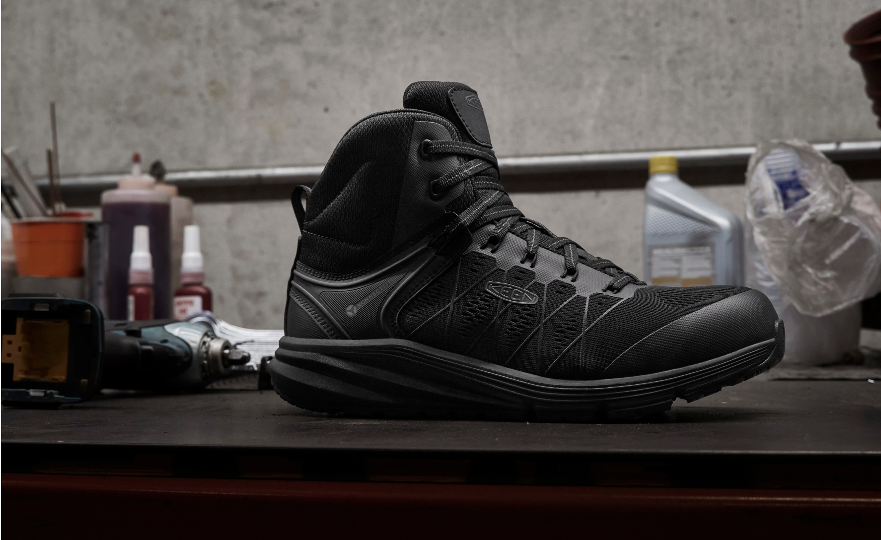 Keen Outlet | Women's Vista Energy Mid INT MET (Carbon Toe) Black/Raven