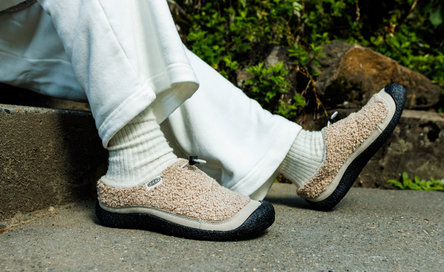 Keen | Women's Howser III Slide Plaza Taupe/Black
