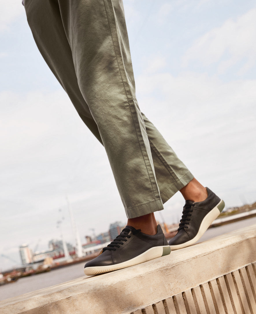 Keen Hot style | Women's KNX Leather Sneaker Black/Star White