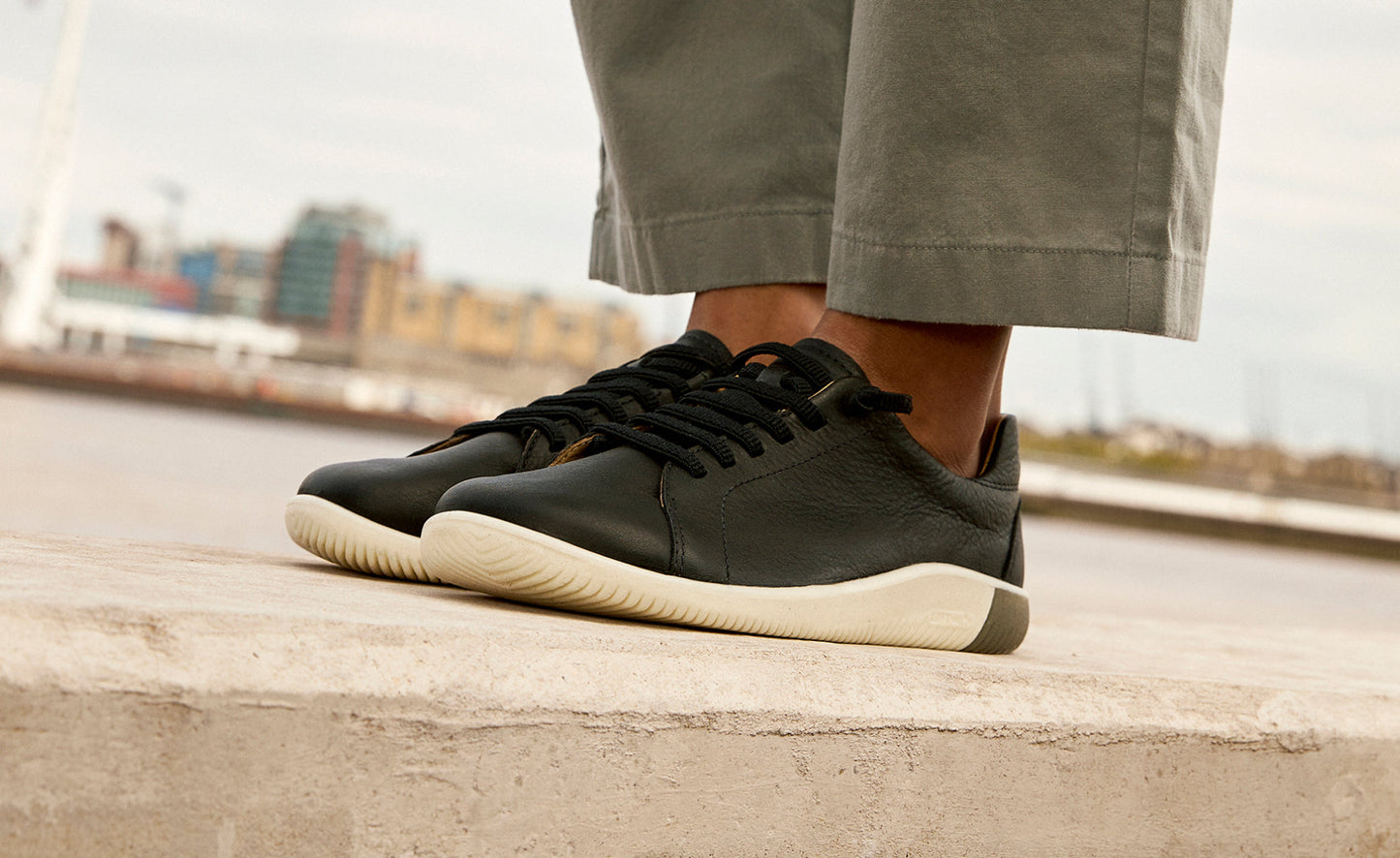 Keen Hot style | Women's KNX Leather Sneaker Black/Star White