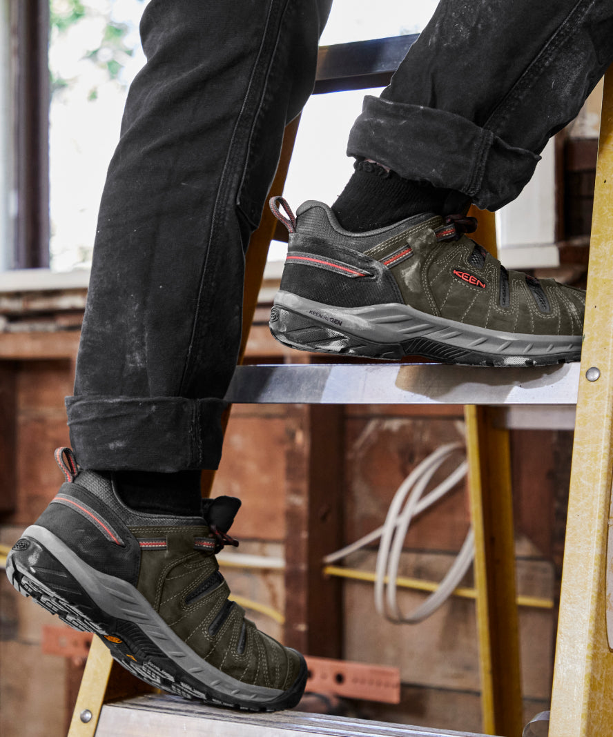 Keen US | Women's Flint II (Steel Toe) Magnet/Rose