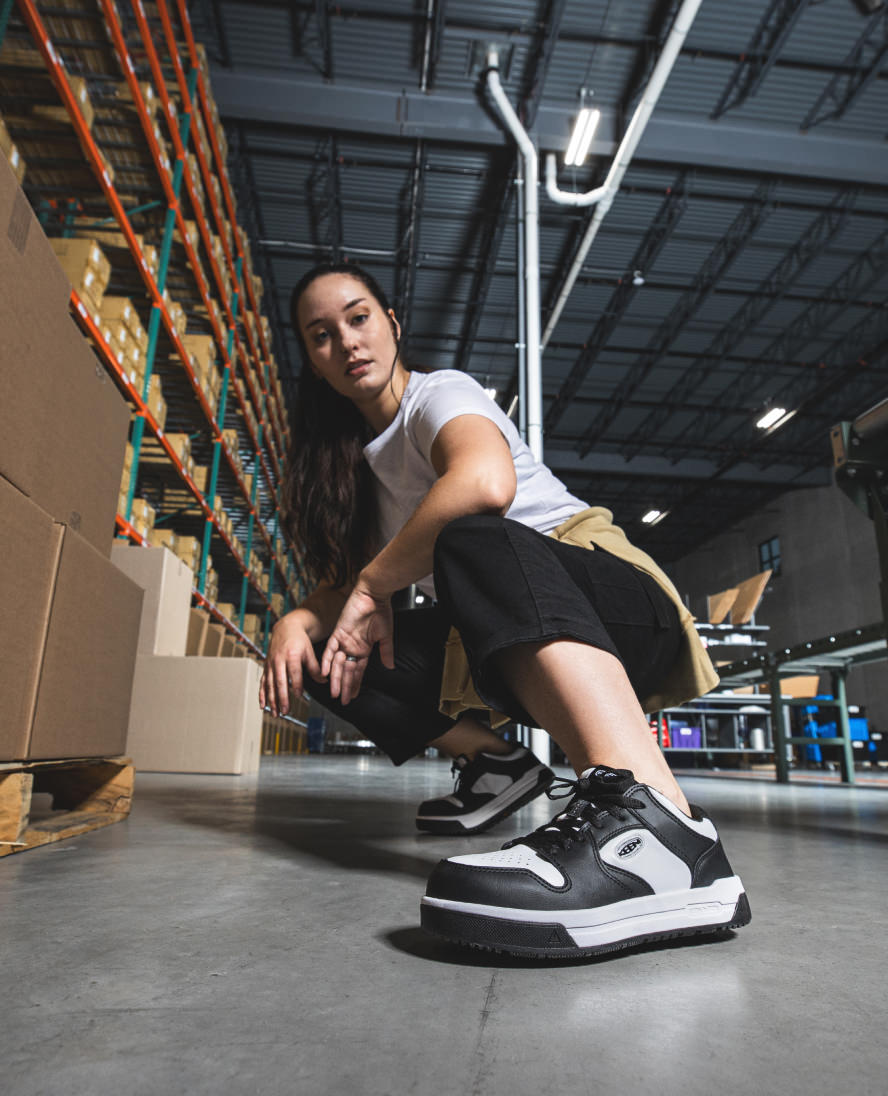 Keen Online | Women's Overton Work Shoe (Carbon Toe) Star White/Black