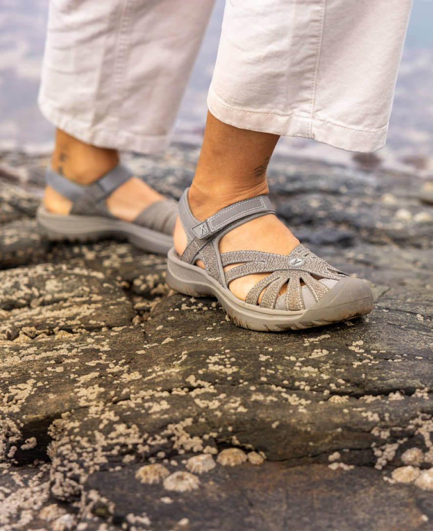 Keen Sale | Women's Rose Sandal Black/Neutral Gray